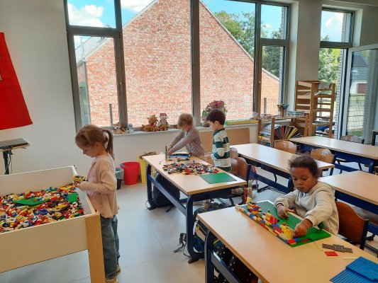 Starten in het eerste leerjaar (in een nieuw gebouw).