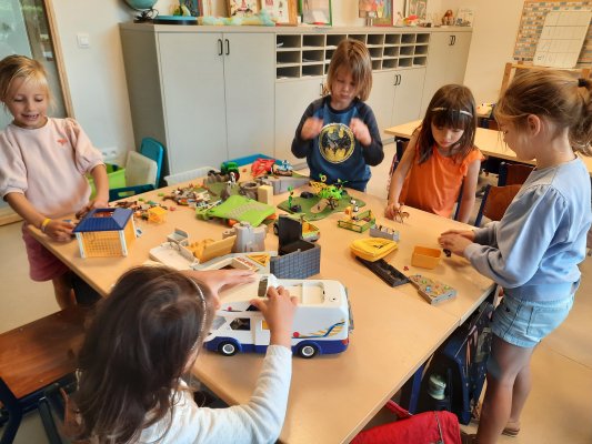 Starten in het eerste leerjaar (in een nieuw gebouw).