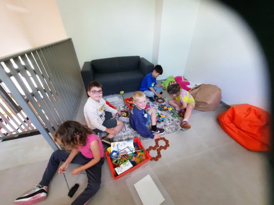 Starten in het eerste leerjaar (in een nieuw gebouw).