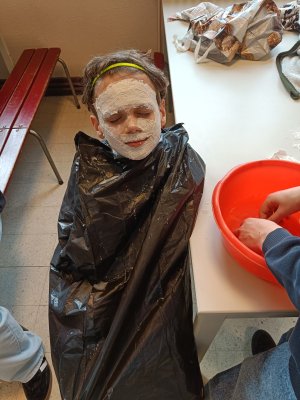 Zet de maskers maar op... 