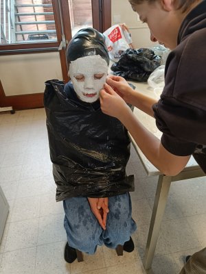 Zet de maskers maar op... 