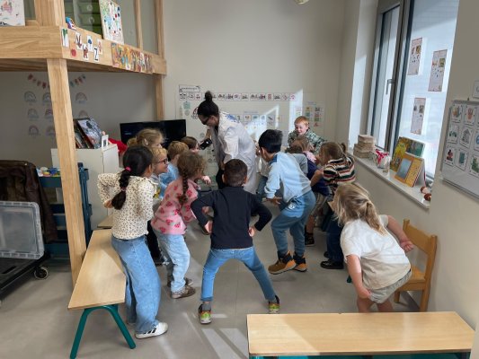 Bezoek van mad science