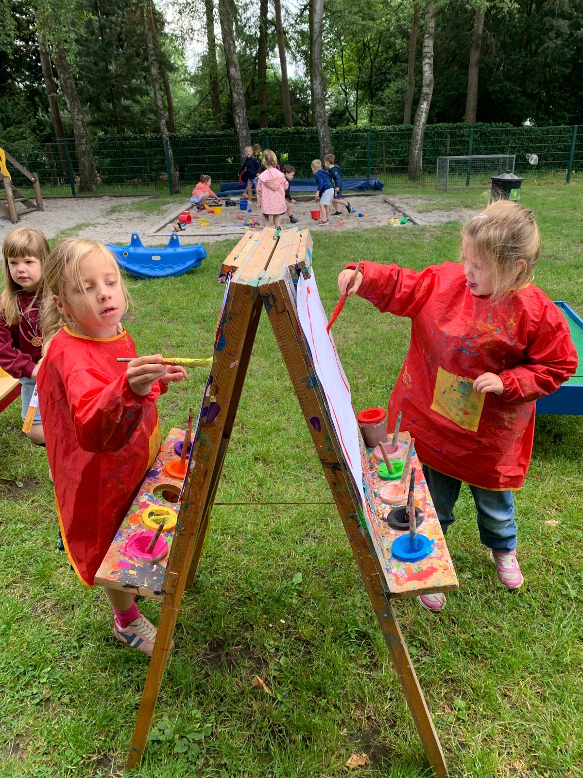 Buitenklas bij Juf Bette en juf Annick 