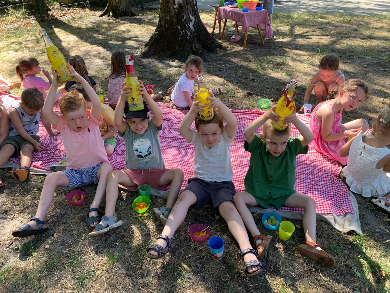 Stotert sluit af met een gezellige picknick.