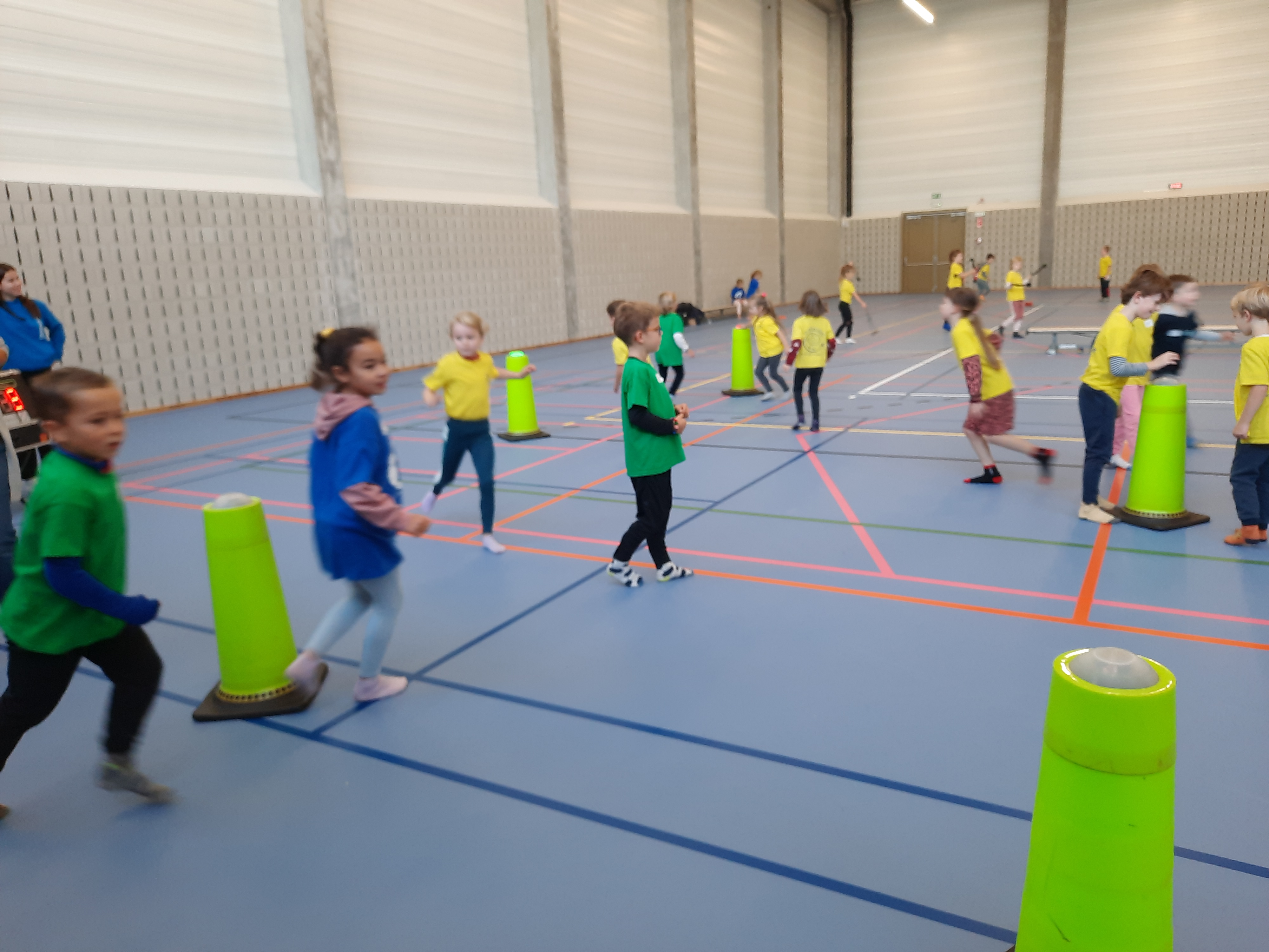 Het eerste leerjaar naar de scholencross en de sportdag aan de Bleukens.