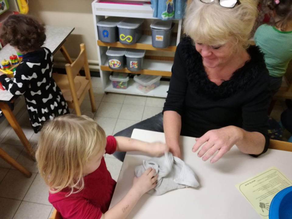 grootouders op bezoek in de klas van juf Lucy