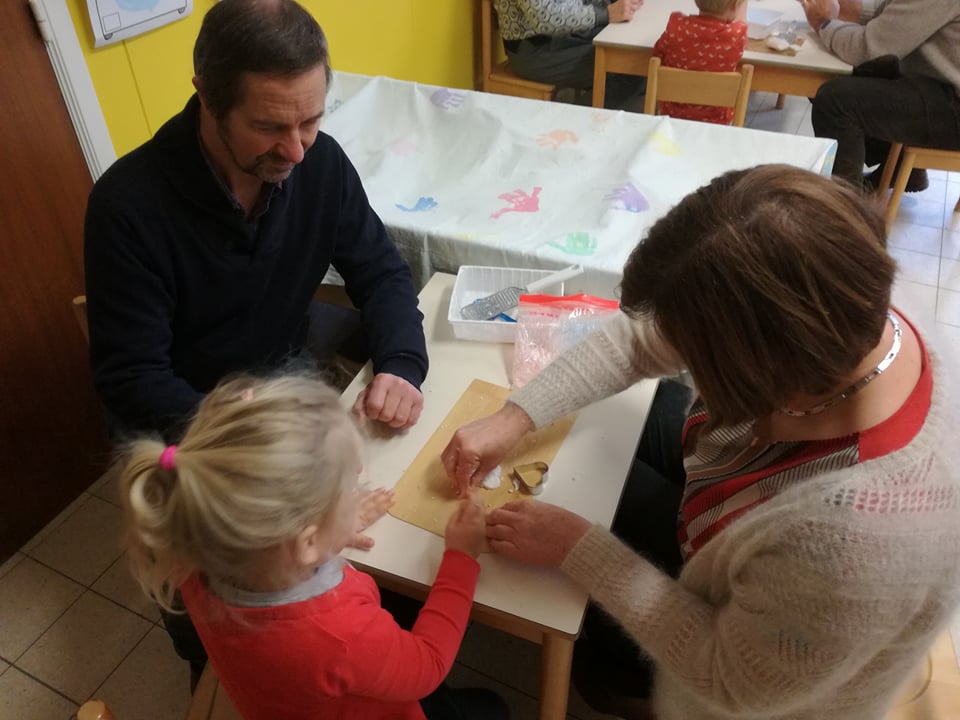 grootouders op bezoek in de klas van juf Lucy