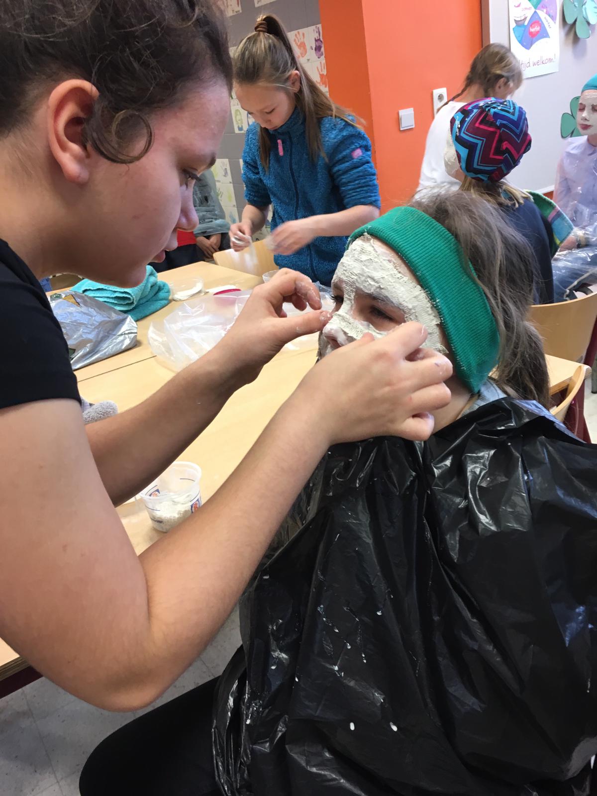 Gipsen maskers in klas 6