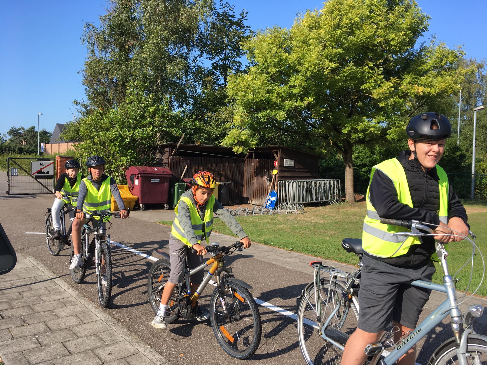 Naar het verkeerspark met het zesde leerjaar. 