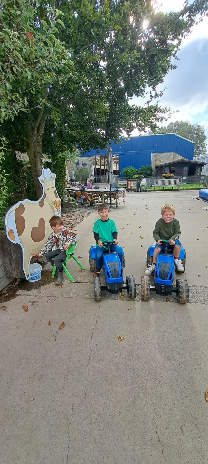 Het eerste leerjaar op uitstap naar het Struisvogelnest in Lier.