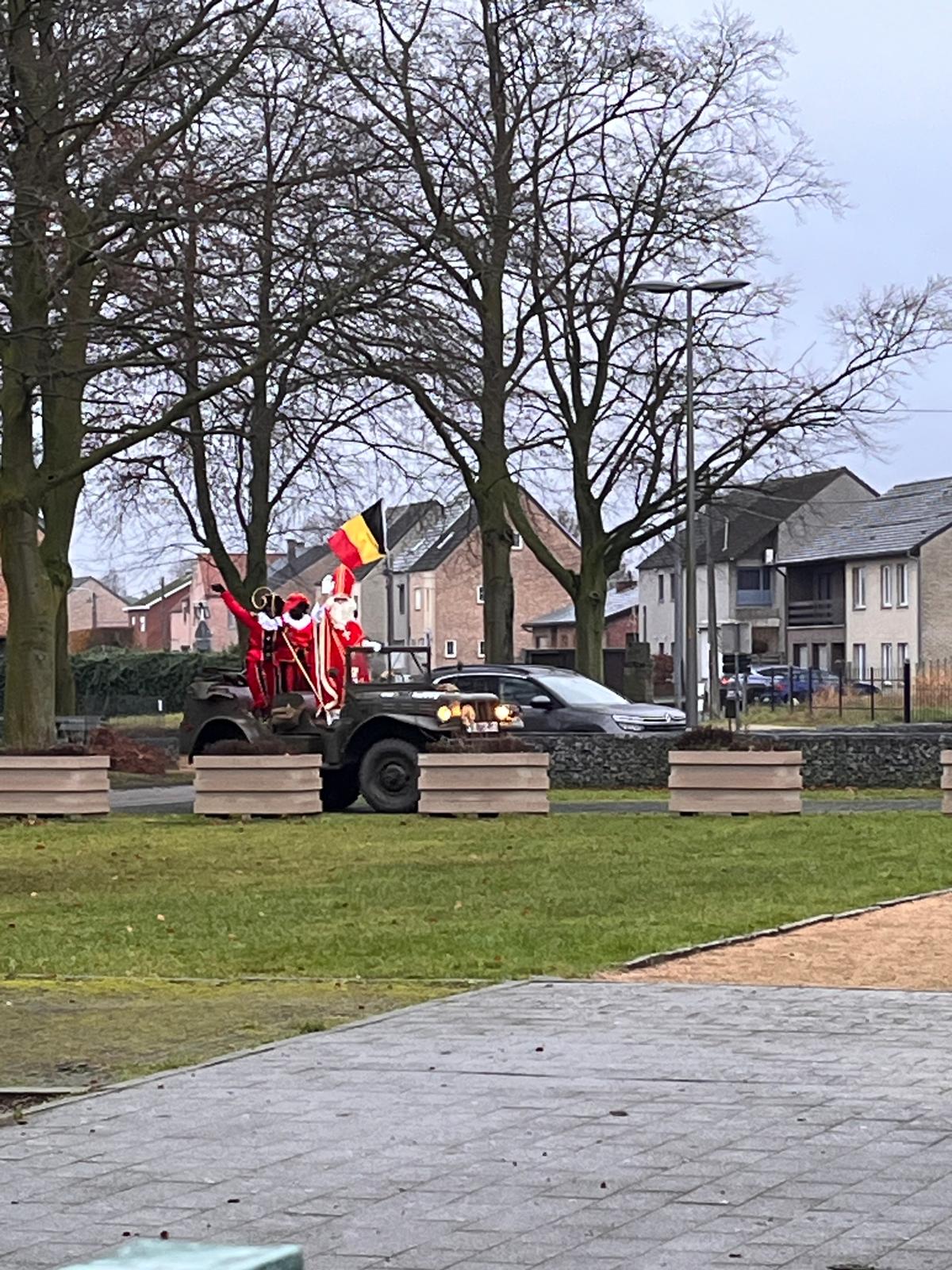 Sint en zijn Pieten brachten ons een bezoekje. 